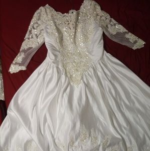 Victorian wedding dress only tried on once